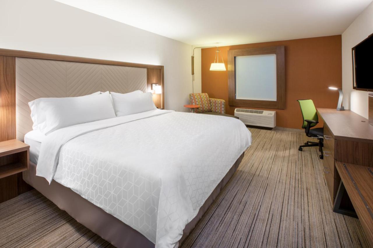 Holiday Inn Express & Suites - Canton By Ihg Exterior foto